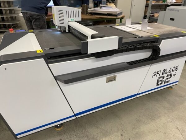Digitaler Schneid-_ Rillplotter_ Verpackungen ab Auflage